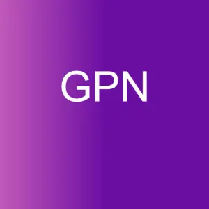 De vita bokstäverna "gpn.se" är centrerade på en lila bakgrund med en gradient från ljust lila till vänster till mörkare lila till höger.