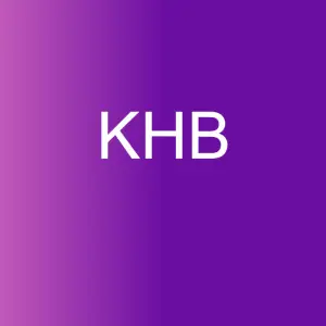 Vita versaler "KHB" centrerade på en lila gradientbakgrund som tonar ut från ljuslila till vänster till djuplila till höger; representerar produktnamnet khb.se.